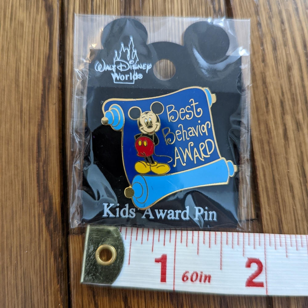 🆕NWT "Best Behavior Award" Disney Kids' Award Pin: Mickey 1.5" metal pin
